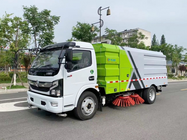 國(guó)六東風(fēng)凱普特7.5方掃路車(chē)